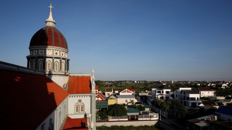 Vietnamese Migrants’ Earnings Build Mansions Back Home