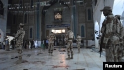 Đánh bom tự sát tại đền thờ nổi tiếng Sufi Lal Shahbaz Qalandar tại Pakistan