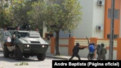 Invasão da casa de Afonso Dhlakama pela polícia nas Palmeiras, na Beira 