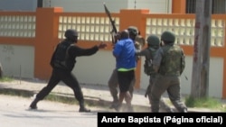 Invasão à casa de Afonso Dhlakama pela polícia no bairro Palmeiras, na Beira 