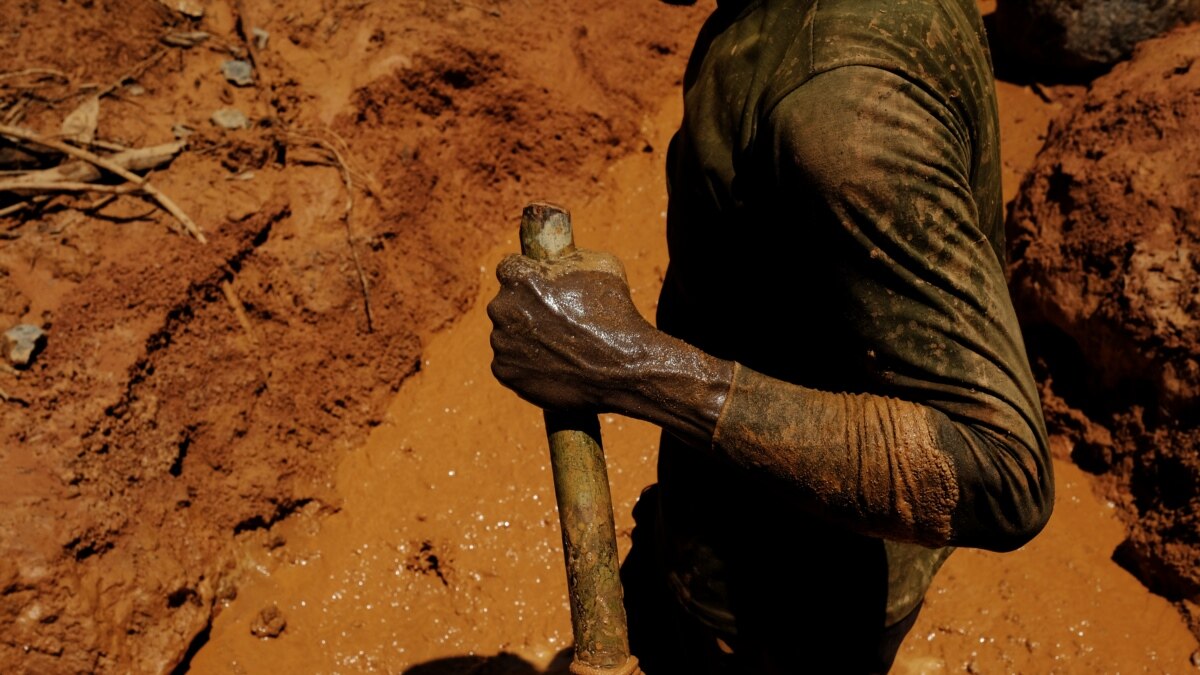 Brazilians Toil For Gold In Illegal Amazon Mines