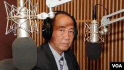 Mam Sonando, the owner of Beehive Radio FM 105 in Cambodia, visited Voice of America headquarters in Washington, D.C on Monday May 27, 2013. Here, he is participating in the Khmer Service’s ‘Hello VOA’ radio call-in program. (Im Sothearith / VOA Khmer)