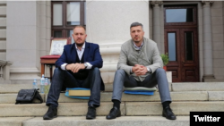 Poslanici Ivan Kostić i Boško Obradović prekinuli su štrajk glađu (izvor: Tviter profil Boška Obradovića)