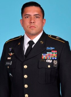 El sargento Antonio R. Rodríguez, de 28 años, es uno de los dos soldados estadounidenses que falleció en Afganistán el pasado sábado.(Foto vía AP)