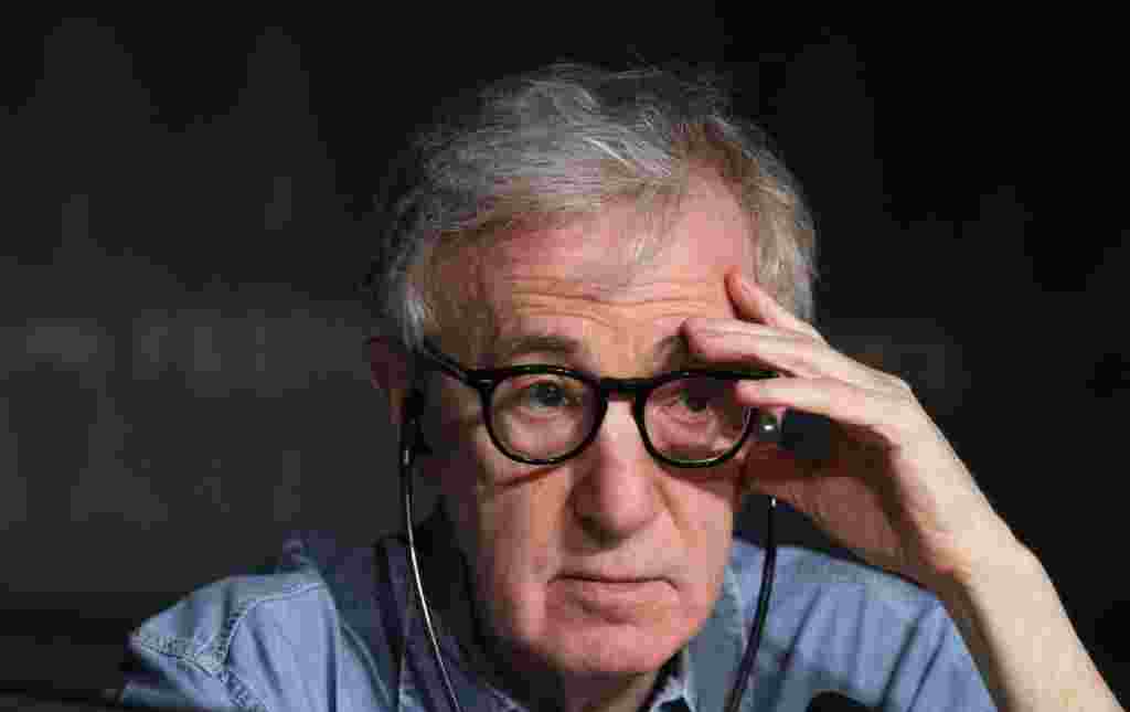 Woody Allen presenta su película "Midnight in Paris".