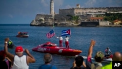 Para turis di dekat "El Morro", Havana, Kuba (foto: ilustrasi). 