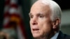 Postergan votación sobre ley de salud por ausencia de McCain
