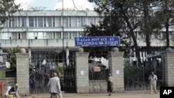 Pedestrians walk past the Federal High Court building in Addis Ababa, Ethiopia, November 1, 2011.