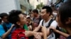 Người ủng hộ Bắc Kinh ẩu đả với lực lượng biểu tình đòi dân chủ ở Hong Kong