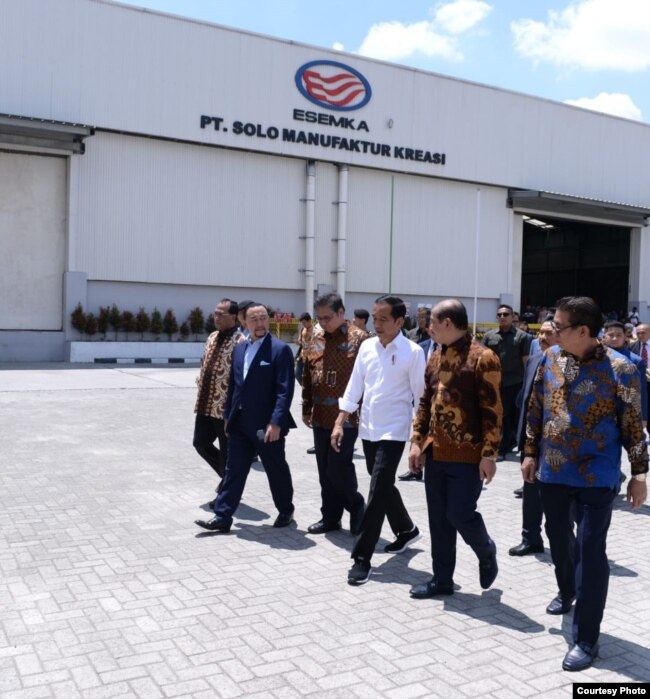 Presiden Jokowi meresmikan pabrik mobil Esemka, PT Solo Manufacturing Kreasi SMK di Boyolali Jawa Tengah, Jumat 6/9 (Courtesy: Setpres RI).