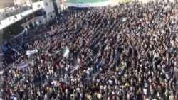 تظاهرات در ادلب علیه بشار اسد پس از نماز جمعه. سوریه ۴ دسامبر ۲۰۱۱