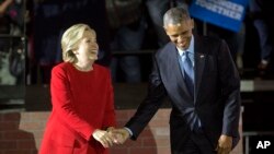 Barack Obama battant campagne pour Hillary Clinton, Philadelphie, Pennsylvanie, le 7 novembre 2016. 
