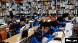 FILE - Students retaking college entrance exams attend class at Deung Yong Moon Boarding School in Kwangju, 40 kilometers (25 miles) southeast of Seoul, Oct. 30, 2012. Operators of the ACT college entrance exam on Saturday canceled the test for all of Sou
