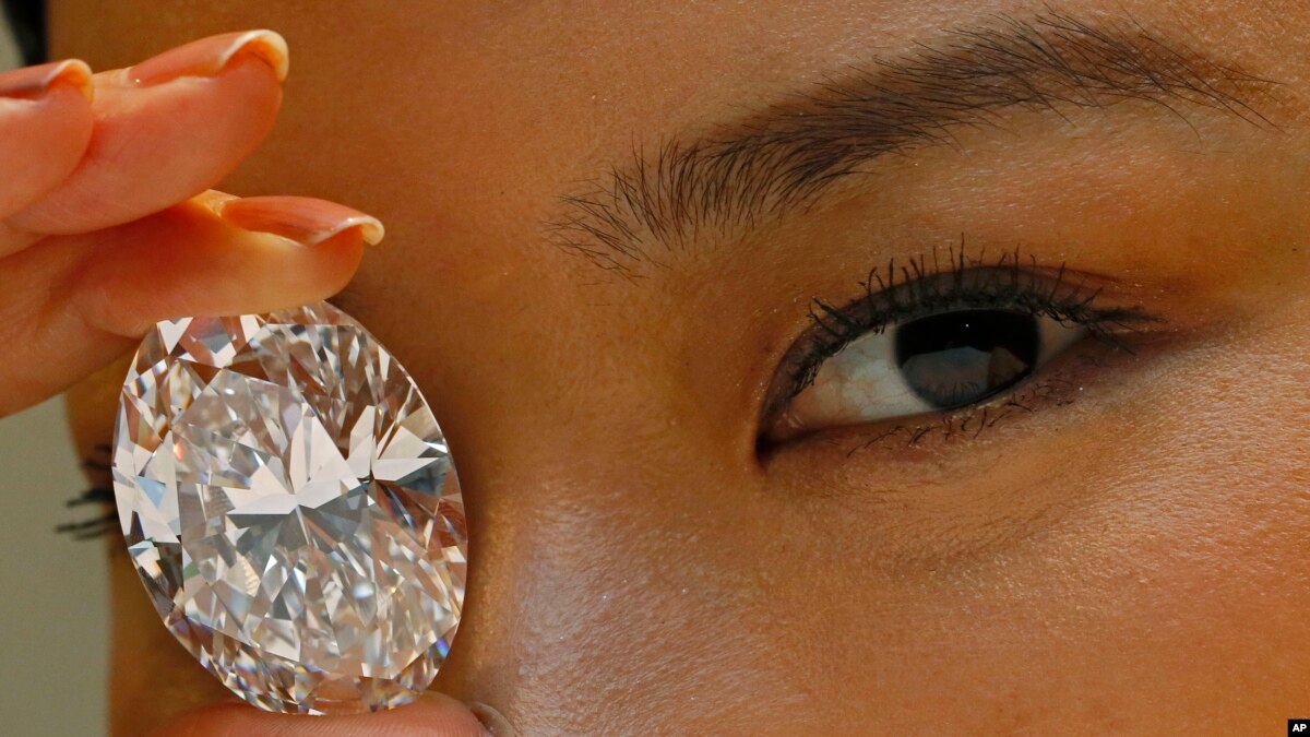 Stunning White Diamond Sells for 27.3 million in Hong Kong