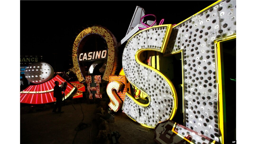 Las Vegas history shines again: Palms Casino restored sign lights up the  Neon Museum