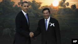 US President Barack Obama, left, poses with Cambodia's PM Hun Sen for photographers before the ASEAN-U.S. leaders meeting in Phnom Penh, Cambodia, November 19, 2012.