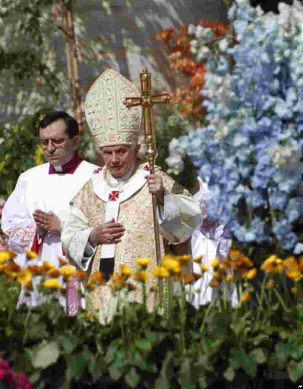 Pope Benedict XVI, arrive at the altar to celebrate the Easter Mass in St. Peter's Square at the the Vatican, Sunday, April 8, 2012. Pope Benedict XVI is celebrating Easter Sunday Mass in sun-drenched, flower-adorned St. Peter's Square, before tens of tho