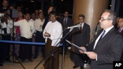 မြန်မာနိုင်ငံကို လာရောက်ခဲ့ဖူးတဲ့ U.S. Assistant Secretary of State Kurt Campbellလည်း အခု Johns Hopkins တက္ကသိုလ်မှာ ကျင်းပတဲ့Track 1.5 Dialogue အမေရိကန် မြန်မာ ဆွေးနွေးပွဲမှာ ပါဝင်ခဲ့ပါတယ်။