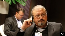 Journalis sawoudyen Jamal Khashoggi pandan li t ap asiste Fowòm Ekonomik Mondyal la nan Davos, Laswis, le 29 janvye 2011. (Foto Achiv).