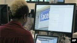 Η Facebook πουλά μετοχές