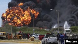 Ðám cháy đã lan sang tới bồn chứa nhiên liệu thứ ba của nhà máy lọc dầu lớn nhất Venezuela 