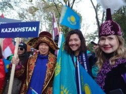 Kontingen dari Kazakhstan (foto: VOA/Naratama).