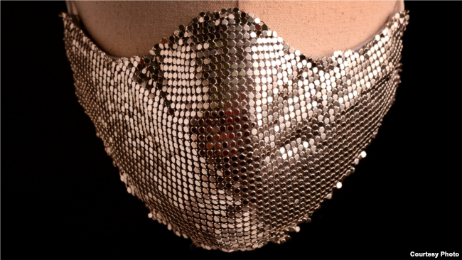 Masker Metallic Mesh karya Mety Choa (Maison Met) (Dok: Mety Choa)