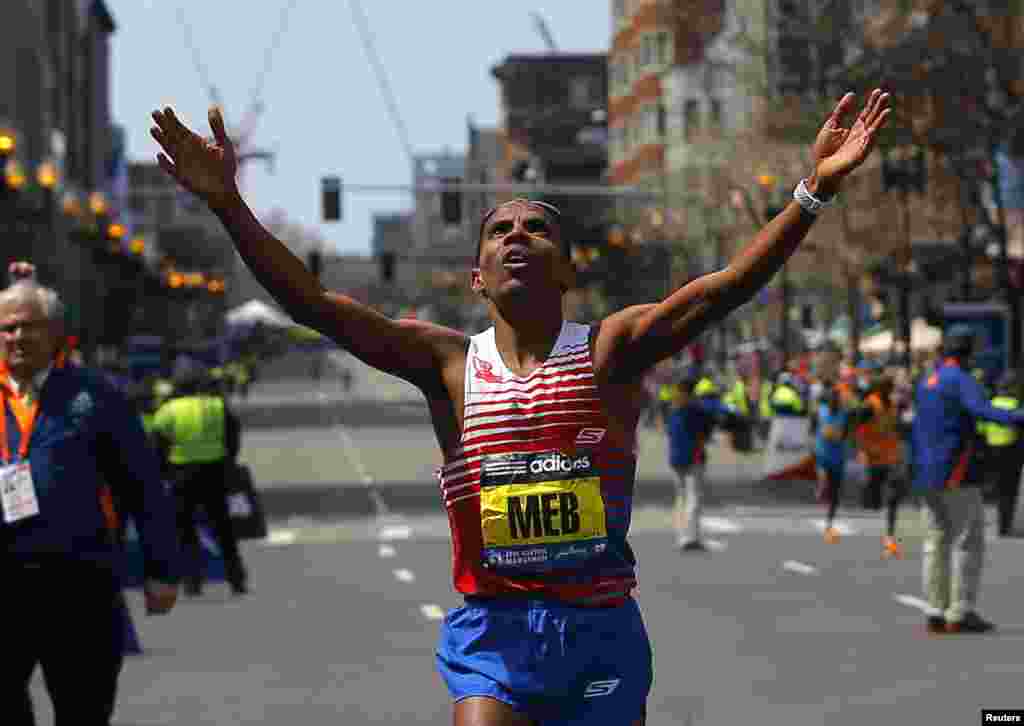 Meb Keflezighi of the U.S. reacts as he wins the men&#39;s division at the 118th running of the Boston Marathon in Boston, Mass., April 21, 2014.