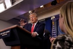 صدر ٹرمپ کرونا وائرس پر کنٹرول سے متعلق وائٹ ہاؤس میں نیوز کانفرنس کر رہے ہیں۔22 مارچ 2020