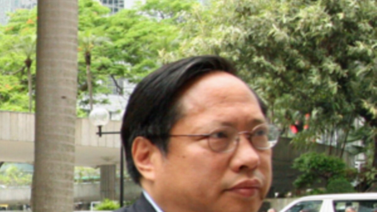 香港民主黨推選主席何俊仁競逐特首