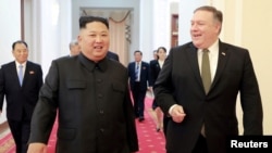 지난 2018년 10월 평양을 방문한 마이크 폼페오 미국 국무장관이 김정은 북한 국무위원장과 만났다.