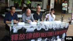 香港团体在中大举行声援中国维权律师讲座（左起：蔡耀昌、林和立、张耀良、王澄烽，美国之音海彦拍摄) 