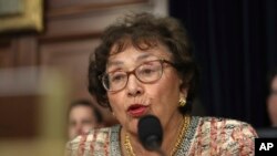 Depite Nita Lowey, Demokrat New York, Prezidant Komisyon Alokasyon Bidjetè a, se youn nan palmantè ki kritike revokasyon Misye Pack fè yo.