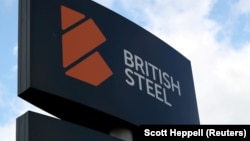 Tanda pabrik baja Inggris "British Steel" terlihat di kota Scunthorpe, Inggris utara (foto: ilustrasi). 