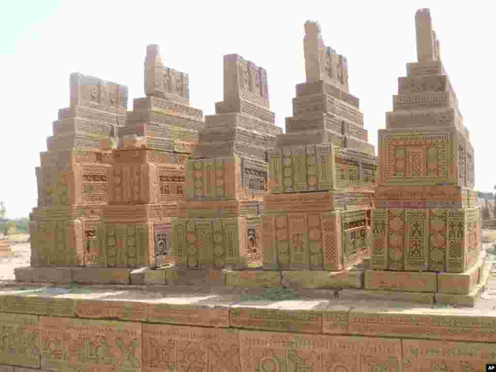 کراچی کا ایک قدیم قبرستان