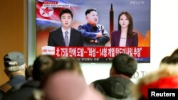 People watch a TV broadcasting a news report on North Korea firing what appeared to be an intercontinental ballistic missile (ICBM) that landed close to Japan, in Seoul, South Korea, Nov. 29, 2017. 