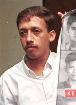 Pejuang HAM, alm. Munir Said Thalib, tewas diracun 7 September 2004. Tujuh belas tahun kemudian, tahun 2021, masih belum jelas siapa pelaku sebenarnya pembunuhan Munir.