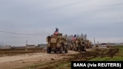 Konvoi kendaraan militer AS di Desa Khirbet Amo dekat Qamishli, Suriah, 12 Februari 2020. (Foto: SANA via Reuters)