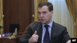 Perdana Menteri Dmitry Medvedev dalam situs internet pemerintah Rusia menyatakan menarik diri dari kerjasama dengan AS dalam bidang pengendalian obat-obatan terlarang, Rabu (30/1). (Foto: dok).