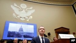 El presidente ejecutivo de Facebook, Mark Zuckerberg ha rendido testimonio ante el Congreso sobre el manejo de la privacidad de los usuarios de la red social en el marco de las investigaciones sobre la intromisión rusa.