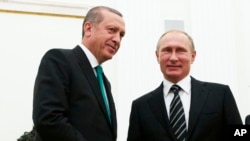 Russian President Vladimir Putin shakes hands with Turkey's President Recep Tayyip Erdogan