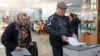 Кыргызстан: на президентских выборах лидирует Сооронбай Жээнбеков 