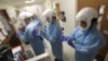 Medicinski radnici u bolnici u Sijetlu, 8. maj 2020. (Foto: AP/Elaine Thompson)