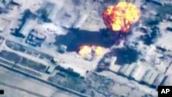 요르단 군이 시리아의 ISIL 근거지를 공습한 영상이 요르단 TV를 통해 방송됐다. 영상의 한 장면.