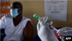 A health worker prepares a dose of the Oxford/AstraZeneca COVID-19 vaccine in Francistown, Botswana, March 26, 2021. (AFP)