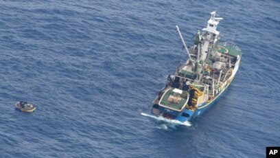 Kikosi cha anga cha New Zealand kikiwaokoa manusura katika bahari ya Pacific, Jan. 28, 2018. 