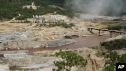 Le méga barrage sur le Nil bleu en construction près d'Assosa en Ethopie, le 28 juin 2013.