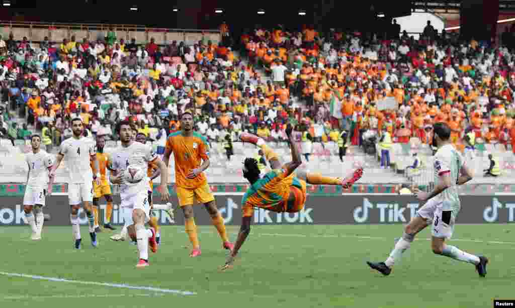 Ivory Coast&#39;s Ibrahim Sangare in action during the match against Egypt in Cameroon, Jan. 26, 2022.