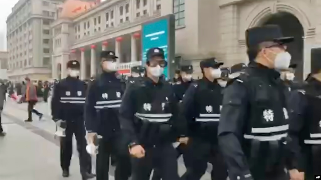 https://gdb.voanews.com/AD2FFFD8-2999-4247-8CA3-C555C76ADB28_w1023_r1_s.jpg