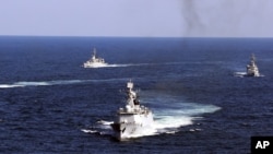 Các tàu hải quân Trung Quốc trong một cuộc tập trận ngoài khơi tỉnh Chiết Giang.